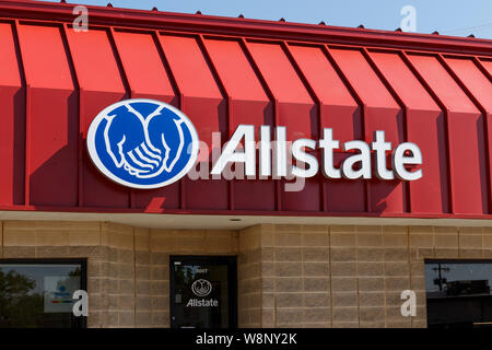 Ft. Wayne - Circa 2019 Août : Allstate Insurance Logo et affiches. L'Allstate Corporation est le deuxième plus grand assureur des particuliers dans le NOUS I Banque D'Images