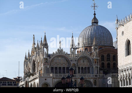 17 juin 2019, l'Italie, Venise : à côté du palais des Doges (Palazzo Ducale), r) est la Basilique St Marc (San Marco). Photo : Soeren Stache/dpa-Zentralbild/ZB Banque D'Images