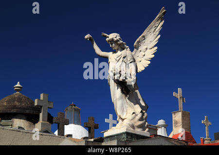 L'ancien cimetière de Recoleta, avec ses tombeaux, mausolées, et sculptures, est l'une des meilleures destinations touristiques à Buenos Aires, Argentine Banque D'Images