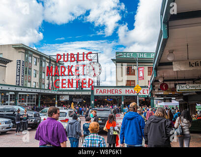 Vue à l'extérieur du célèbre marché de Pike Place à Seattle, Washington, États-Unis Banque D'Images