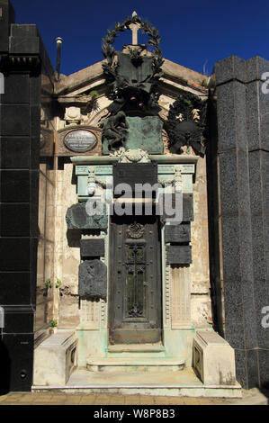 L'ancien cimetière de Recoleta, avec ses tombeaux, mausolées, et sculptures, est l'une des meilleures destinations touristiques à Buenos Aires, Argentine Banque D'Images