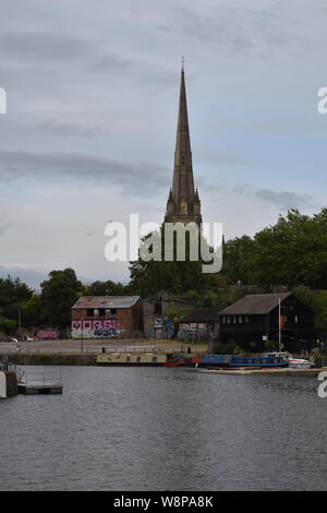 St Mary Redcliff et le port flottant, Bristol, Royaume-Uni Banque D'Images