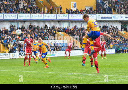 Mansfield Town's Danny Rose à la tête de l'égaliseur : Photo Steve Flynn/AHPIX LTD, Football, Sky Bet League Deux, Mansfield Town v Morecambe, un appel Sta Banque D'Images