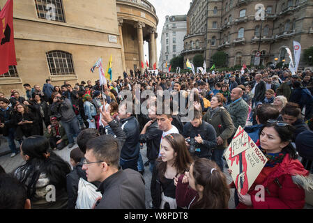 Londres, Royaume-Uni. 11 octobre, 2015. Jusqu'à 2000 British Kurdes, Turcs et sympathisants de prendre part à une manifestation dans le centre de Londres pour protester contre le Banque D'Images