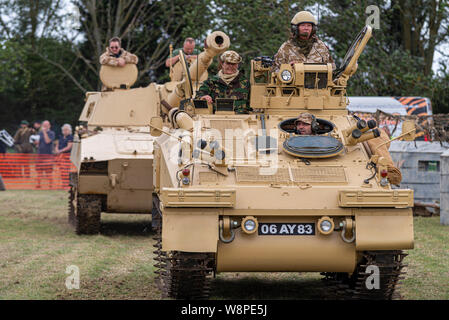 L'écho de l'histoire spectacle militaire à Purleigh, Essex, UK organisé par l'Association de véhicules militaires historiques d'Essex. L'AFV en couleurs du désert Banque D'Images