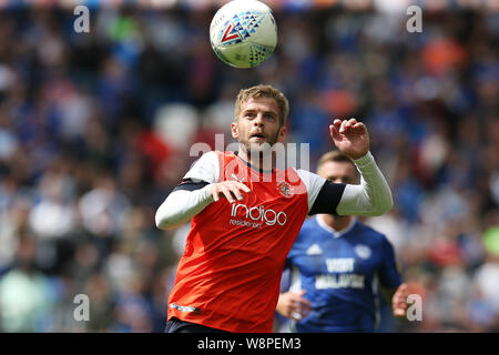 Cardiff, Royaume-Uni. 10 août, 2019. Martin Cranie de Luton Town en action. Match de championnat Skybet EFL, Cardiff City v Luton Town au Cardiff City Stadium le samedi 10 août 2019. Cette image ne peut être utilisé qu'à des fins rédactionnelles. Usage éditorial uniquement, licence requise pour un usage commercial. Aucune utilisation de pari, de jeux ou d'un seul club/ligue/dvd publications. Photos par Andrew Andrew/Verger Verger la photographie de sport/Alamy live news Crédit : Andrew Orchard la photographie de sport/Alamy Live News Banque D'Images