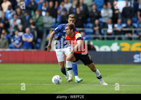 Cardiff, Royaume-Uni. 10 août, 2019. Colin McManaman de Luton Town en action.EFL Skybet match de championnat, Cardiff City v Luton Town au Cardiff City Stadium le samedi 10 août 2019. Cette image ne peut être utilisé qu'à des fins rédactionnelles. Usage éditorial uniquement, licence requise pour un usage commercial. Aucune utilisation de pari, de jeux ou d'un seul club/ligue/dvd publications. Photos par Andrew Andrew/Verger Verger la photographie de sport/Alamy live news Crédit : Andrew Orchard la photographie de sport/Alamy Live News Banque D'Images