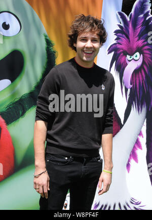 Los Angeles, Californie, USA 10 Août 2019 L'acteur David Dobrik assiste à Columbia Pictures présente la première mondiale de 'Les Angry Birds 2' le 10 août 2019 au Regency Village Theatre de Los Angeles, Californie, USA. Photo de Barry King/Alamy Live News Banque D'Images