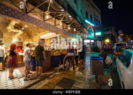 Jaffa, Tel Aviv, Israël - 13 Avril 2019 : les rues de la vieille ville de Jaffa pendant la nuit. Banque D'Images