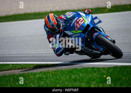 Team Suzuki Ecstar's coureur espagnol Alex rin fait concurrence au cours de la quatrième session de la pratique du Grand Prix MotoGP d'Autriche. Banque D'Images