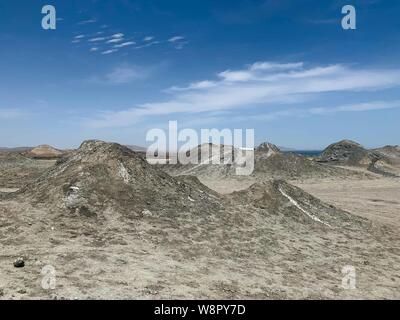 Volcan de boue. En Azerbaïdjan, le volcan de boue est créé à partir de la boue, l'eau, et de gaz formant le lisier et bâtiment en dômes. Ici nous avons de la boue jusqu'à bulles Banque D'Images