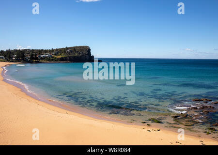 Sur une plage d'Avalon winters day, plages du nord de Sydney, Australie littoral Banque D'Images