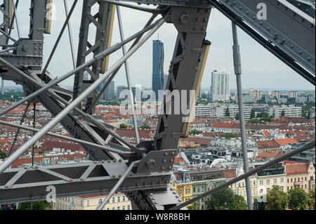 16.06.2019, Vienne, Autriche, Europe - Aperçu de la grande roue Wiener Prater du district à Stuwerviertel vers Donaucity. Banque D'Images