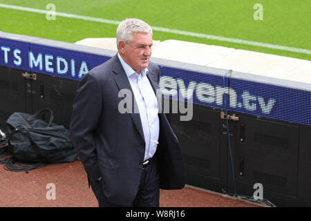 Newcastle Upon Tyne, au Royaume-Uni. 11 août, 2019. Newcastle United manager Steve Bruce arrivent avant le premier match de championnat entre Newcastle United et Arsenal à St James Park, Newcastle Le dimanche 11 août 2019. (Crédit : Steven Hadlow | MI News) usage éditorial uniquement, licence requise pour un usage commercial. Photographie peut uniquement être utilisé pour les journaux et/ou magazines des fins éditoriales Crédit : MI News & Sport /Alamy Live News Banque D'Images