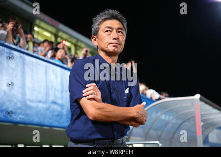 Le stade de football de la NHK Spring Mitsuzawa, Kanagawa, Japon. 10 août, 2019. Le stade de football de la NHK Spring Mitsuzawa, Kanagawa, Japon. 10 août, 2019. Shigetoshi Hasebe (mauve), le 10 août 2019 - Football : 2019 J2 match de championnat entre Yokohama FC 1-0 Mito Hollyhock NHK au stade de football de printemps Mitsuzawa, Kanagawa, Japon. Credit : YUTAKA/AFLO SPORT/Alamy Live News Banque D'Images