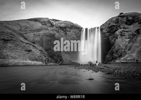 Skogafoss, plus haute cascade dans le sud de l'Islande Banque D'Images