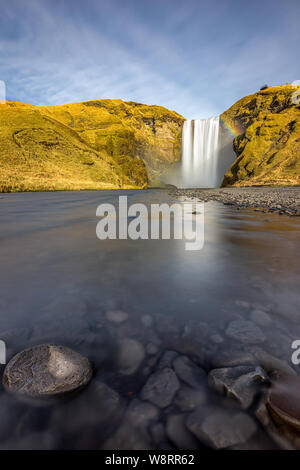 Skogafoss, plus haute cascade dans le sud de l'Islande Banque D'Images
