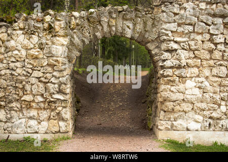 Arche Et Ouverture Dans Un Mur De Pierre Antique L'arc En Plein