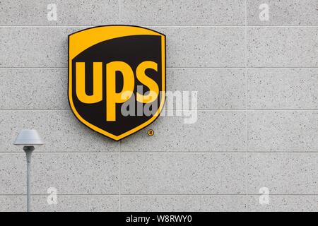 Vejle, Danemark - 4 juillet 2015 : UPS (United Parcel Service) logo sur une façade. United Parcel Service est la plus importante entreprise de livraison de colis Banque D'Images