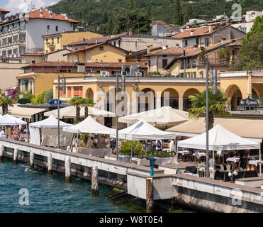 Gardone quai Lac de Garde Italie sur le marché du ferry Banque D'Images
