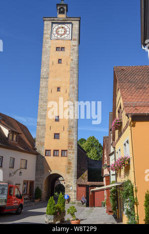 Rotenburg ob der Tauber, Allemagne - 3 juillet 2019 : tour de porte d'entrée de Rotenburg ob der Tauber sur l'Allemagne Banque D'Images