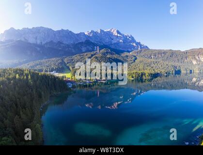 Eibsee-Hotel, lac Eibsee avec gamme de Wetterstein et Zugspitze, près de Grainau, Werdenfelser Land, vue aérienne, Upper Bavaria, Bavaria, Germany Banque D'Images