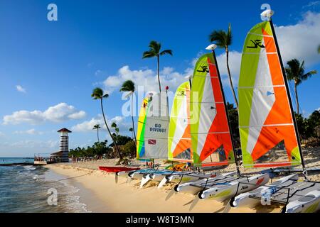 Catamarans sur la plage Dominicus, Bayahibe, la République Dominicaine Banque D'Images