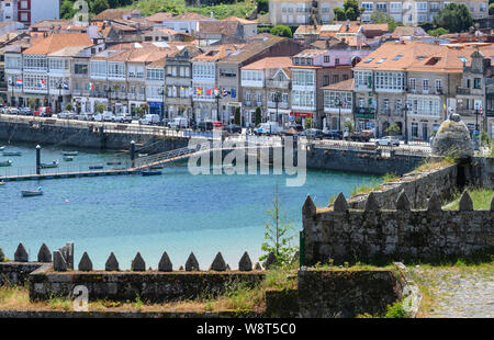 À acros le port de la vieille ville de Bayonne de Monterreal Castle, dans le sud de la province de Pontevedra, Galice, Espagne Banque D'Images