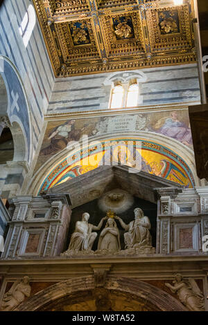 Pise, Italie, le 19 août 2016 : vue panoramique et de l'intérieur détails de la cathédrale de Pise (cathédrale Metropolitana Primaziale di Santa Maria Assunta), un moi Banque D'Images