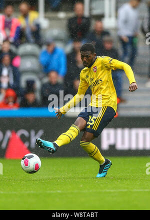 Newcastle, Royaume-Uni. 11 août, 2019. English Premier League, Newcastle United contre Arsenal FC ; Ainsley Maitland-Niles d'Arsenal passe le ballon en avant - strictement usage éditorial uniquement. Pas d'utilisation non autorisée avec l'audio, vidéo, données, listes de luminaire, club ou la Ligue de logos ou services 'live'. En ligne De-match utilisation limitée à 120 images, aucune émulation. Aucune utilisation de pari, de jeux ou d'un club ou la ligue/player Crédit : publications Plus Sport Action Images/Alamy Live News Banque D'Images