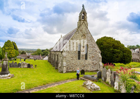 L'église St Thomas Apôtre est situé parmi les ruines du 12ème siècle, près de l'abbaye St Dogmaels Cardigan, Pembrokeshire, Pays de Galles, Royaume-Uni Banque D'Images