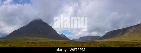 Vue panoramique sur les montagnes de Glen Coe et Glen etive y compris Buachaille Etive Mòr Banque D'Images