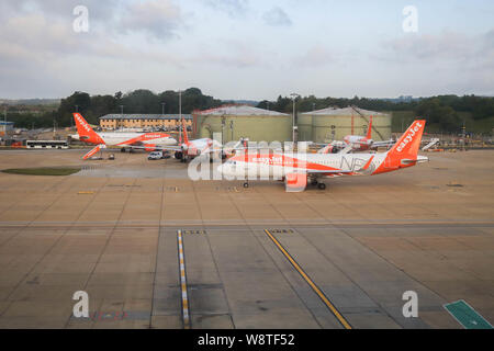 Londres, Royaume-Uni. Août 11, 2019. Un avion EasyJet vu sur la piste à l'aéroport de Gatwick à Londres. Credit : Amer Ghazzal SOPA/Images/ZUMA/Alamy Fil Live News Banque D'Images