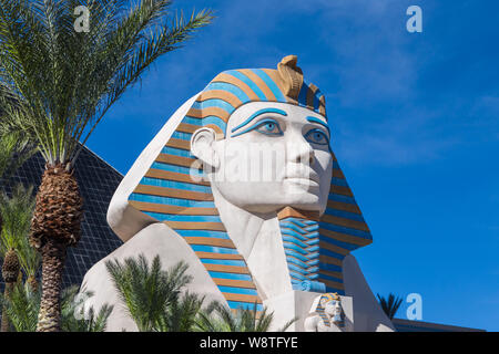 LAS VEGAS, NV/USA - 15 février 2016 : Grand Sphinx de Gizeh à Luxor Las Vegas. Luxor Las Vegas est un hôtel-casino sur le Strip de Las Vegas. Banque D'Images