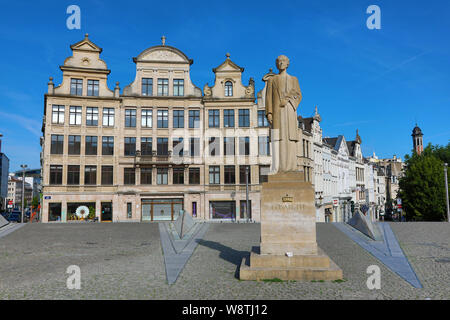 Statue d'Elisabeth de Bavière, Reine de Belgique, à la place de l'Albertine, Bruxelles, Belgique Banque D'Images