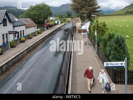 Inverness à Kyle of Lochalsh ScotRail train à Strathcarron, Wester Ross, NW des Highlands d'Écosse. Banque D'Images