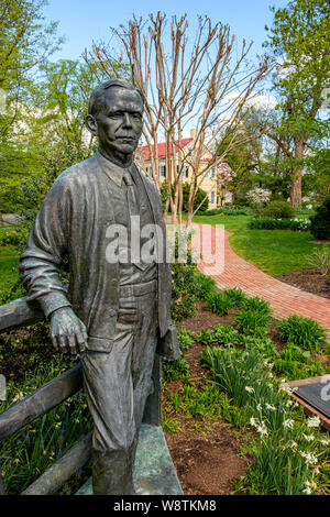 George C Marshall Statue, Le Marshall House, 312 East Market Street, Leesburg, Virginia Banque D'Images