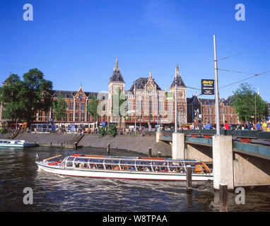 La gare centrale d'Amsterdam, Stationsplein, Amsterdam, Noord-Holland, Royaume des Pays-Bas Banque D'Images