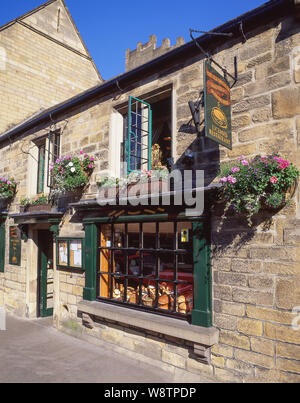 L'ancien Bakewell Pudding Shop original, la place, Bakewell, Derbyshire, Angleterre, Royaume-Uni Banque D'Images