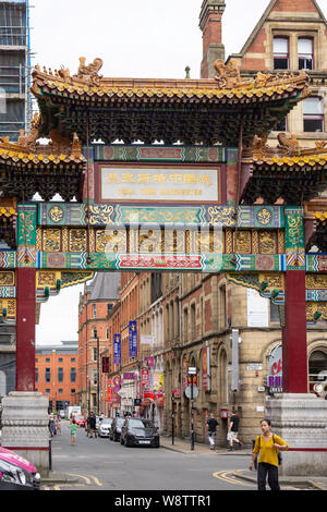 Paifang Arch de Chinatown, Faulkner Street, Manchester, Greater Manchester, Angleterre, Royaume-Uni Banque D'Images