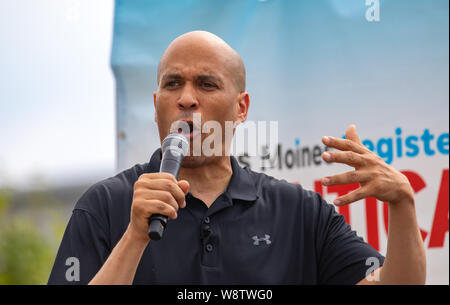 Des Moines, Iowa / USA - 10 août 2019 : Sénateur des États-Unis et le candidat démocrate à Cory Booker, accueille à l'état de l'Iowa partisans Banque D'Images