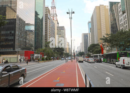 SAO PAULO, BRÉSIL - 9 mai 2019 : l'heure de pointe de l'Avenue Paulista, Sao Paulo Banque D'Images