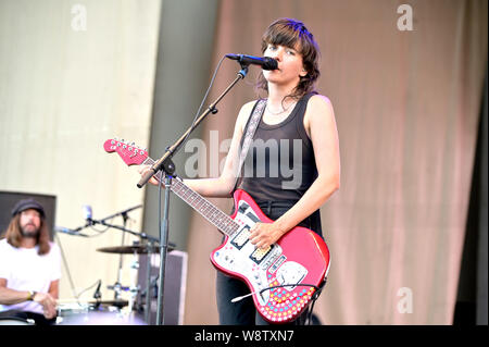 Cournety Barnet et de tournesol à effectuer bean serrée d'ouverture à Goût de Chicago en 2019 à l'Petrillo Music Shell dans Grant Park, Chicago, Illinois, USA le 10 juillet 2019 Comprend : Courtney Barnet Où : Chicago, Illinois, United States Quand : 10 Juillet 2019 Crédit : Adam Bielawski/WENN.com Banque D'Images