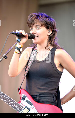 Cournety Barnet et de tournesol à effectuer bean serrée d'ouverture à Goût de Chicago en 2019 à l'Petrillo Music Shell dans Grant Park, Chicago, Illinois, USA le 10 juillet 2019 Comprend : Courtney Barnet Où : Chicago, Illinois, United States Quand : 10 Juillet 2019 Crédit : Adam Bielawski/WENN.com Banque D'Images