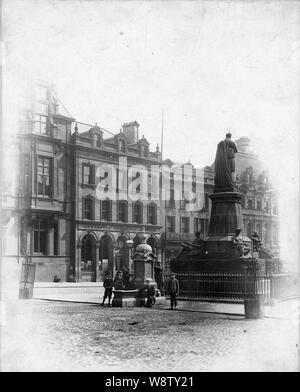 R.E. Ruddock, le Grand Studio, Newcastle on Tyne montrant les images d'un début de R.Hoe & Co. journal mécanique presse d'impression. La chronique hebdomadaire de Newcastle et d'un bureau intérieur de la Banque. Banque D'Images