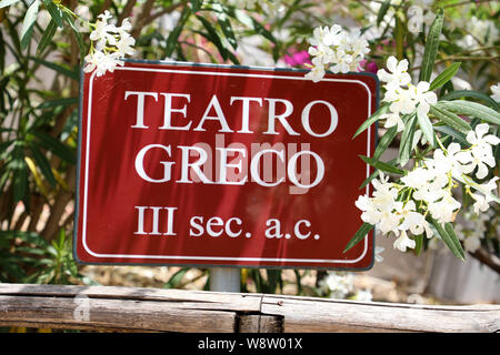 Teatro Greco sign in Syracuse, Sicile Banque D'Images