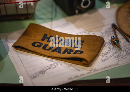 Home Guard brassard World War 2 sur l'affichage à un musée dans le Nord de l'UK Banque D'Images