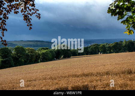Les nuages de tempête dans la distance sur Sheffield, Angleterre Banque D'Images