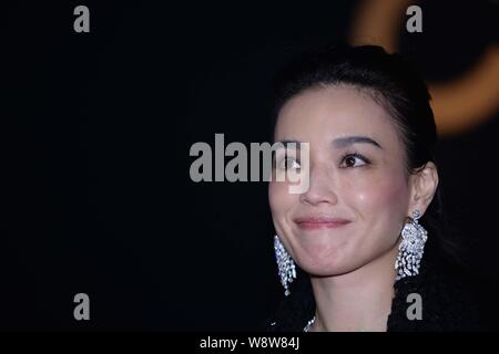 L'actrice taïwanaise Shu Qi sourit au cours de l'exposition Chanel Joaillerie à Beijing, Chine, 16 janvier 2014. Banque D'Images