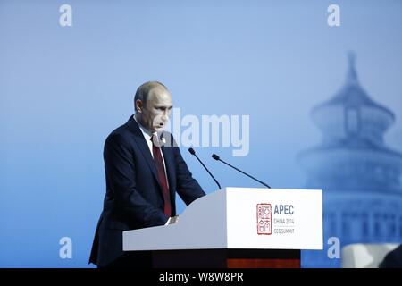 Le président russe Vladimir Poutine prononce un discours au Sommet de l'APEC à Beijing, Chine, 10 novembre 2014. Le président russe Vladimir Poutine déclare Banque D'Images